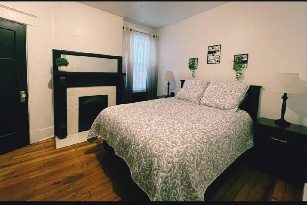 Lovely 2Br W Office Space - King Bed & Alexa Apartment Pittsburgh Exterior photo